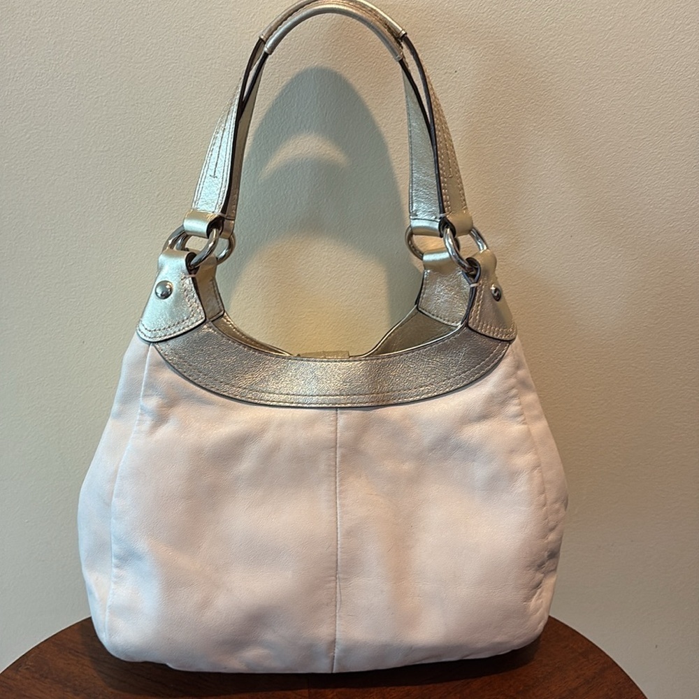 Coach Soho shoulder bag leather cream/Gold metallic trim 3 compartment F17219 - Picture 8 of 17